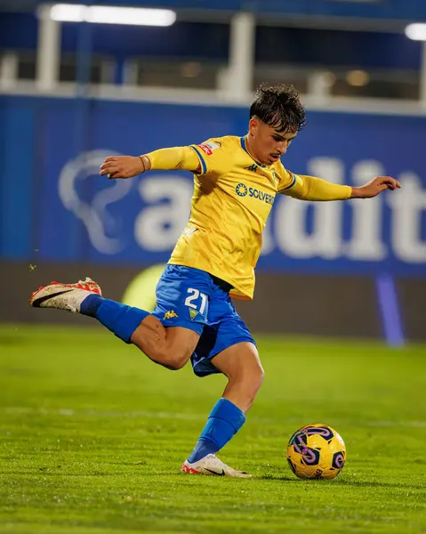 Rodrigo Nascimento, Liga Portekiz maçında GD Estoril Praia ile GD Chaves arasında Estadio Antonio Coimbra da Mota, Estoril, Lizbon, Portekiz 'de oynanan 23 / 24 maçında. (Maciej Rogowski)