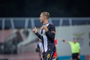 Vladan Daniloviç, Liga Portugal 2 Sabseg 23 / 24 maçında SL Benfica B ve CD Nacional arasında oynadığı Benfica Campus, Seixal, Lizbon, Portekiz maçında attığı golü kutluyor. (Maciej Rogowski)