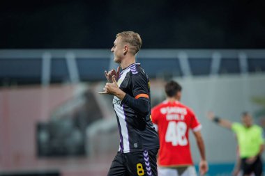 Vladan Daniloviç, Liga Portugal 2 Sabseg 23 / 24 maçında SL Benfica B ve CD Nacional arasında oynadığı Benfica Campus, Seixal, Lizbon, Portekiz maçında attığı golü kutluyor. (Maciej Rogowski)