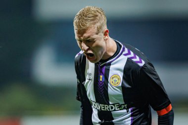Vladan Daniloviç, Liga Portugal 2 Sabseg 23 / 24 maçında SL Benfica B ve CD Nacional arasında oynadığı Benfica Campus, Seixal, Lizbon, Portekiz maçında attığı golü kutluyor. (Maciej Rogowski)