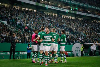 Sporcu Oyuncuları, Liga Portekiz 'de CP ile Casa Pia AC, Estadio Jose Alvalade, Lizbon, Portekiz arasında oynanan 23 / 24' lük maçta Geny Catamo 'nun attığı golü kutluyor. (Maciej Rogowski)