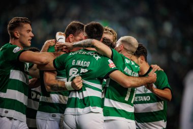 Sporcu Oyuncuları, Liga Portekiz 'de Liga CP ile Casa Pia AC, Estadio Jose Alvalade, Lizbon, Portekiz arasında oynanan 23 / 24' lük maçta Sebastian Coates 'un attığı golü kutluyor. (Maciej Rogowski)