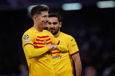 Robert Lewandowski, UEFA Şampiyonlar Ligi 'nde SSC Napoli ile FC Barcelona arasında oynanan 23 / 24' lük maçta golü attıktan sonra, İtalya 'nın Napoli şehrinde bulunan Diego Armando Maradona Stadyumu' nda kutluyor. (Maciej Rogowski)