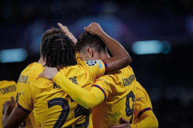 Robert Lewandowski, UEFA Şampiyonlar Ligi 'nde SSC Napoli ile FC Barcelona arasında oynanan 23 / 24' lük maçta golü attıktan sonra, İtalya 'nın Napoli şehrinde bulunan Diego Armando Maradona Stadyumu' nda kutluyor. (Maciej Rogowski)