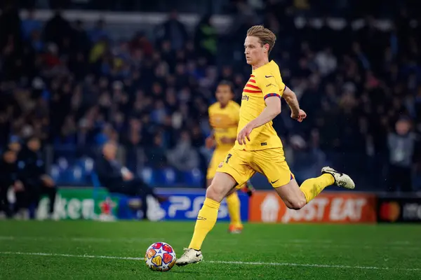 Frenkie de Jong UEFA Şampiyonlar Ligi 'nde SSC Napoli ile FC Barcelona arasında oynanan 23 / 24 maçında Stadio Diego Armando Maradona, Napoli, İtalya. (Maciej Rogowski)