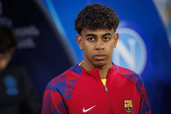 Lamine Yamal, UEFA Şampiyonlar Ligi 'nde SSC Napoli ile FC Barcelona arasında oynanan 23 / 24 maçında Stadio Diego Armando Maradona, Napoli, İtalya. (Maciej Rogowski)