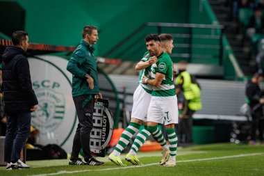 Ivan Fresneda, Ricardo Esgaio UEFA Avrupa Ligi sırasında Estadio Jose Alvalade, Lizbon, Portekiz 'de Sporting CP ve BSC Young Boys arasında oynanan 23 / 24 maçında. (Maciej Rogowski)