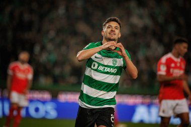 Pedro Goncalves, Portekiz 'in Lizbon kenti Estadio Jose Alvalade' de Sporting CP ile SL Benfica arasında oynanan 23 / 24 yarı final maçında attığı golü kutluyor. (Maciej Rogowski)