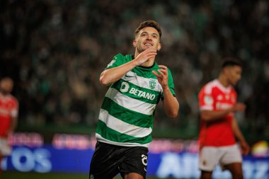 Pedro Goncalves, Portekiz 'in Lizbon kenti Estadio Jose Alvalade' de Sporting CP ile SL Benfica arasında oynanan 23 / 24 yarı final maçında attığı golü kutluyor. (Maciej Rogowski)