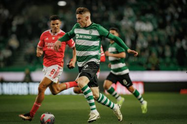 Alexander Bah, Viktor Gyokeres, Portekiz 'in Taca de Portugal maçı sırasında Estadio Jose Alvalade, Lizbon, Portekiz' de Sporting CP ve SL Benfica arasında oynanan yarı final maçında. (Maciej Rogowski)