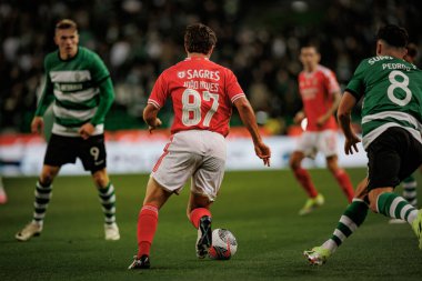 Joao Neves, Portekiz 'in Taca de Portugal maçı sırasında Portekiz' in başkenti Lizbon 'da Estadio Jose Alvalade' de Sporting CP ve SL Benfica arasında oynanan 23 / 24 yarı final maçında. (Maciej Rogowski)