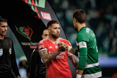 Nicolas Otamendi, Sebastian Coates Taca de Portugal 'da oynarken 23 / 24 yarı final maçı Estadio Jose Alvalade, Lizbon, Portekiz' de Sporting CP ve SL Benfica arasında. (Maciej Rogowski)