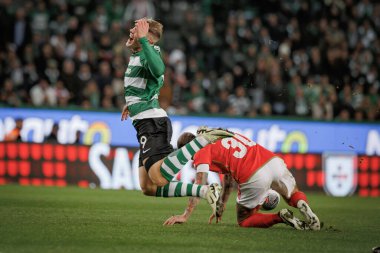 Viktor Gyokeres, Nicolas Otamendi Taca de Portugal 'da oynanan 23 / 24 yarı final maçında SL Benfica ile Estadio Jose Alvalade, Lizbon, Portekiz' de karşılaştı. (Maciej Rogowski)