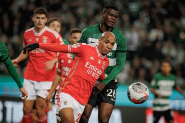 Joao Mario, Ousmane Diomande, Portekiz 'in Taca de Portugal maçında SL Benfica ile Estadio Jose Alvalade, Lizbon' da oynanan yarı final maçında. (Maciej Rogowski)