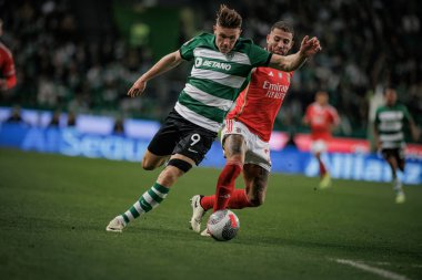 Viktor Gyokeres, Nicolas Otamendi Taca de Portugal 'da oynanan 23 / 24 yarı final maçında SL Benfica ile Estadio Jose Alvalade, Lizbon, Portekiz' de karşılaştı. (Maciej Rogowski)