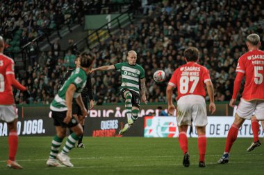 Nuno Santos, Portekiz 'in başkenti Lizbon' daki Estadio Jose Alvalade 'de bulunan Sporting CP ile SL Benfica arasında oynanacak 23 / 24 yarı final maçında harika bir gol attı. (Maciej Rogowski)