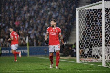 Portekiz 'in Porto şehrinde Estadio Do Dragao' da FC Porto ile SL Benfica arasında oynanan Liga Portekiz maçı sırasında Nicolas Otamendi. (Maciej Rogowski)