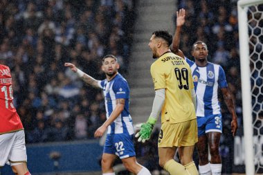 Portekiz 'in Porto şehrinde Estadio Do Dragao' da FC Porto ile SL Benfica arasında oynanan Liga Portekiz maçı sırasında Diogo Costa. (Maciej Rogowski)