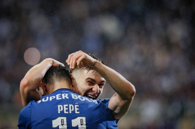 Pepe, Portekiz 'in Porto kenti Estadio Do Dragao' da FC Porto ile SL Benfica arasında oynanan maçta attığı 23 / 24 'lük golü kutluyor. (Maciej Rogowski)