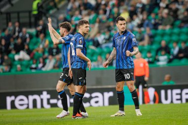 Gianluca Scamacca, UEFA Avrupa Ligi 'nde attığı 23 / 24' lük gol sonrasında Portekiz 'deki Estadio Jose Alvalade' de Sporting CP ve Atalanta BC arasında oynanan maçı kutluyor. (Maciej Rogowski)