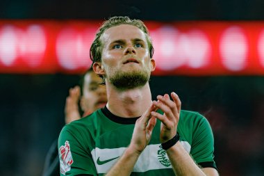 Portekiz 'in başkenti Lizbon' da bulunan Estadio Da Luz 'da SL Benfica ile Sporting CP arasında oynanan ikinci yarı final maçında Morten Hjulmand. (Maciej Rogowski)