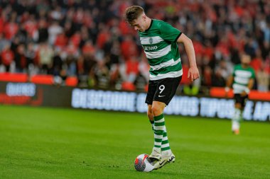 Portekiz 'in başkenti Lizbon' da Estadio Da Luz 'da oynayan SL Benfica ile Sporting CP arasında oynanan ikinci yarı final maçında Viktor Gyokeres. (Maciej Rogowski)
