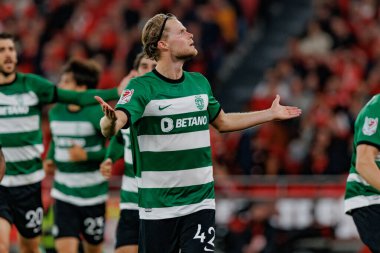 Morten Hjulmand, Portekiz 'in Lizbon kenti Estadio Da Luz' da SL Benfica ile Sporting CP arasında oynanan ikinci yarı final maçında attığı golü kutluyor. (Maciej Rogowski)