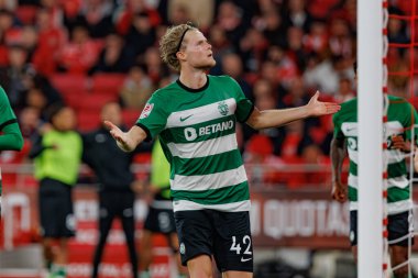 Morten Hjulmand, Portekiz 'in Lizbon kenti Estadio Da Luz' da SL Benfica ile Sporting CP arasında oynanan ikinci yarı final maçında attığı golü kutluyor. (Maciej Rogowski)
