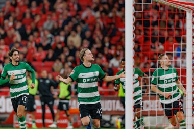 Morten Hjulmand, Portekiz 'in Lizbon kenti Estadio Da Luz' da SL Benfica ile Sporting CP arasında oynanan ikinci yarı final maçında attığı golü kutluyor. (Maciej Rogowski)