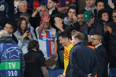 Robert Lewandowski UEFA Şampiyonlar Ligi çeyrek finalinde Paris Saint-Germain FC ve FC Barcelona arasında Paris des Princes, Fransa 'da (Maciej Rogowski)