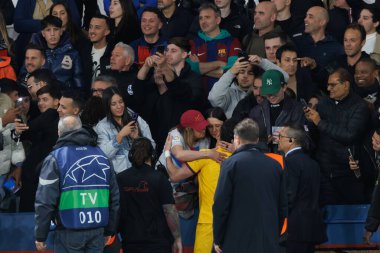 Robert Lewandowski UEFA Şampiyonlar Ligi çeyrek finalinde Paris Saint-Germain FC ve FC Barcelona arasında Paris des Princes, Fransa 'da (Maciej Rogowski)