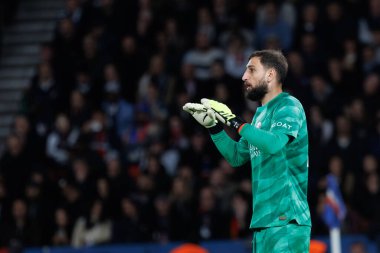 Gianluigi Donnarumma UEFA Şampiyonlar Ligi çeyrek finalinde Paris Saint-Germain FC ve FC Barcelona arasında Paris des Princes, Fransa 'da (Maciej Rogowski)