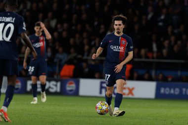 Paris Saint-Germain FC ile FC Barcelona arasındaki UEFA Şampiyonlar Ligi çeyrek finalinde Vitinha, Paris, Fransa (Maciej Rogowski))