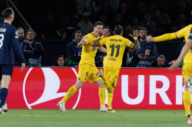 Raphinha, Paris Saint-Germain FC ve FC Barcelona arasındaki UEFA Şampiyonlar Ligi çeyrek finalinde Paris des Princes, Fransa 'da (Maciej Rogowski)