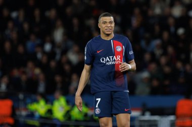 UEFA Şampiyonlar Ligi çeyrek finalinde Kylian Mbappe Paris Saint-Germain FC ve FC Barcelona arasında Parc des Princes, Paris 'te (Maciej Rogowski)