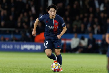 Lee Kang-in UEFA Şampiyonlar Ligi çeyrek finalinde Paris Saint-Germain FC ve FC Barcelona arasında Parc des Princes, Paris, Fransa 'da (Maciej Rogowski)