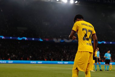 Lamine Yamal UEFA Şampiyonlar Ligi çeyrek finalinde Paris Saint-Germain FC ve FC Barcelona arasında Parc des Princes, Paris, Fransa 'da (Maciej Rogowski)
