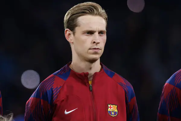 Fransız De Jong UEFA Şampiyonlar Ligi çeyrek finalinde Paris Saint-Germain FC ve FC Barcelona arasında Parc des Princes, Paris, Fransa 'da (Maciej Rogowski)