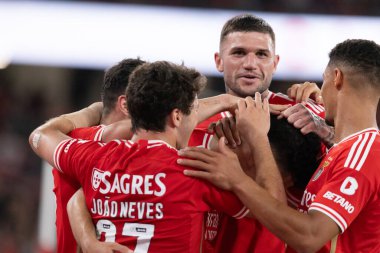 Tomas Araujo, Portekiz 'in Estadio Da Luz şehrinde oynanan Liga Portekiz maçında SL Benfica ile Moreirense FC arasında atılan golü kutlar. (Maciej Rogowski)