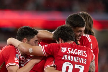 Tomas Araujo, Portekiz 'in Estadio Da Luz şehrinde oynanan Liga Portekiz maçında SL Benfica ile Moreirense FC arasında atılan golü kutlar. (Maciej Rogowski)