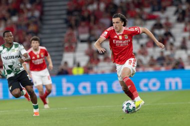 Portekiz 'in Lizbon şehrinde Estadio Da Luz' da oynanan Liga Portekiz maçı sırasında Alvaro Carreras ile Moreirense FC arasında oynanmıştır. (Maciej Rogowski)