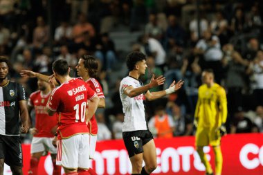Belloumi, Liga Portugal maçında SC Farense ve SL Benfica, Estadio de Sao Luis, Faro, Portekiz arasında attığı golü kutlar. (Maciej Rogowski)