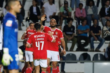 Arthur Cabral, Liga Portugal maçında SC Farense ve SL Benfica, Estadio de Sao Luis, Faro, Portekiz arasında gol attıktan sonra bunu kutlar. (Maciej Rogowski)