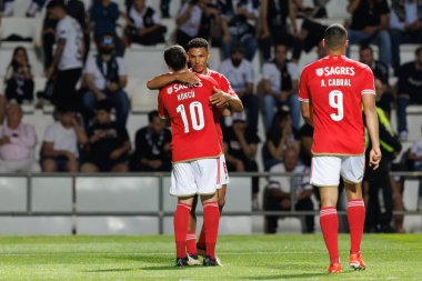 Liga Portekiz maçında SC Farense ile SL Benfica, Estadio de Sao Luis, Faro, Portekiz arasında atılan golü Orkun Kokcu kutluyor. (Maciej Rogowski)
