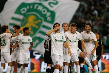 Portekiz 'in Lizbon şehrindeki Estadio Jose Alvalade' de, Sporting CP ve Vitoria SC arasında oynanan Liga Portekiz maçı sırasında Pedro Goncalf. (Maciej Rogowski)