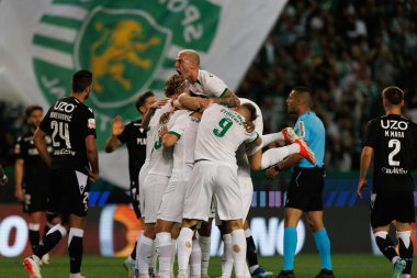 Spor Oyuncuları, Portekiz 'in Lizbon şehrindeki Estadio Jose Alvalade' de oynanan Liga CP ve Vitoria SC maçlarını kutluyor. (Maciej Rogowski)