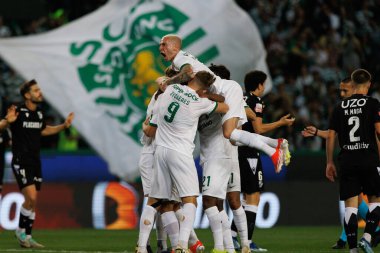 Spor Oyuncuları, Portekiz 'in Lizbon şehrindeki Estadio Jose Alvalade' de oynanan Liga CP ve Vitoria SC maçlarını kutluyor. (Maciej Rogowski)