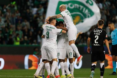 Spor Oyuncuları, Portekiz 'in Lizbon şehrindeki Estadio Jose Alvalade' de oynanan Liga CP ve Vitoria SC maçlarını kutluyor. (Maciej Rogowski)