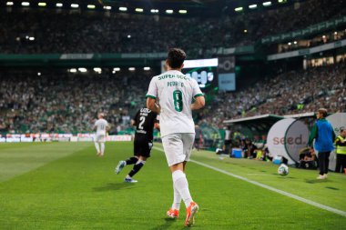 Portekiz 'in Lizbon şehrindeki Estadio Jose Alvalade' de, Sporting CP ve Vitoria SC arasında oynanan Liga Portekiz maçı sırasında Pedro Goncalf. (Maciej Rogowski)