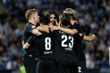 Portekiz 'de Estadio Municipal de Famalicao, Vila Nova de Famalicao, Portekiz' de FC Famalicao ile Sporting CP arasında oynanan Liga Portekiz maçı sırasında Sporting takımı kutlanır. (Maciej Rogowski)